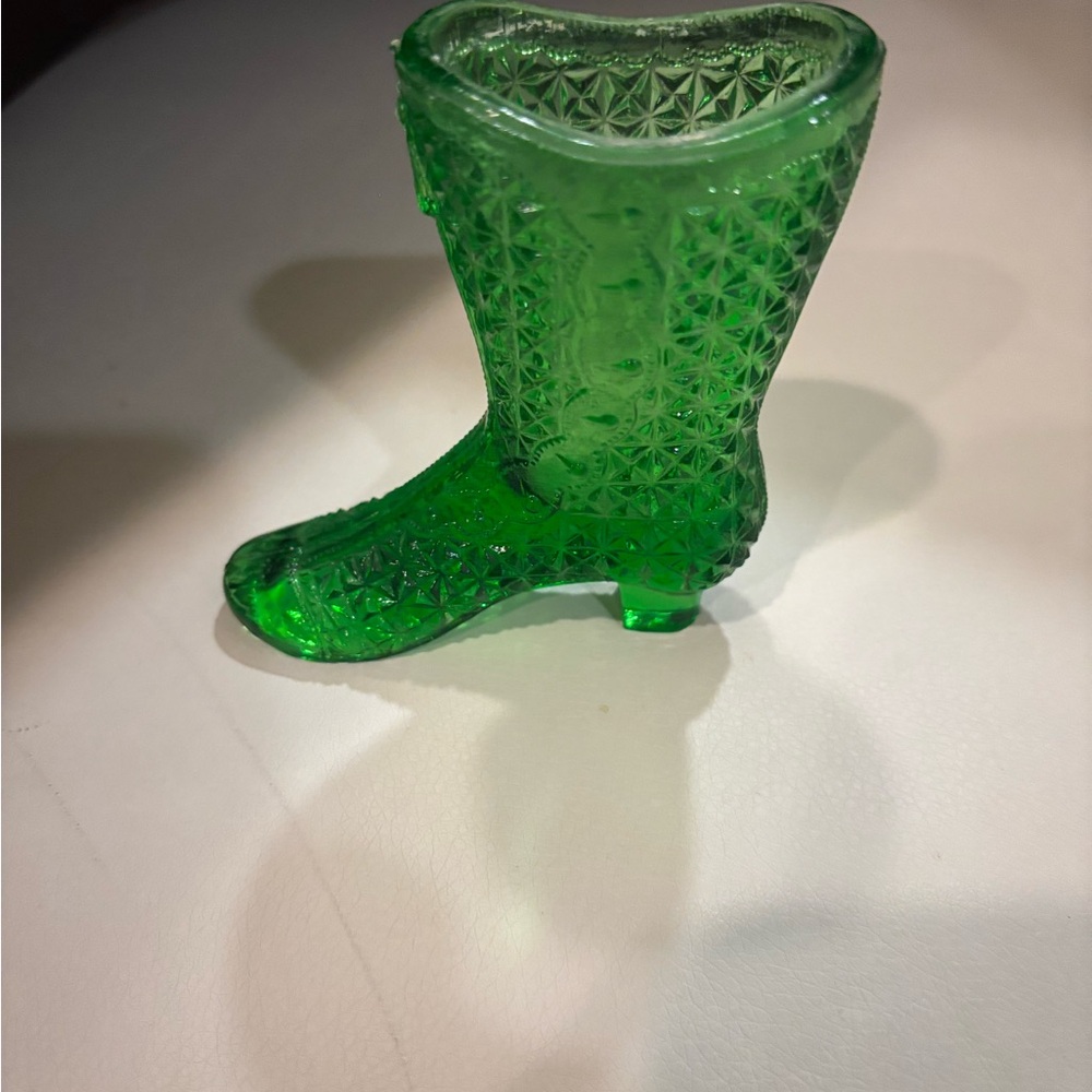 VINTAGE FENTON GLASS GREEN DAISY & BUTTON BOOT SHOE - Picture 3 of 6